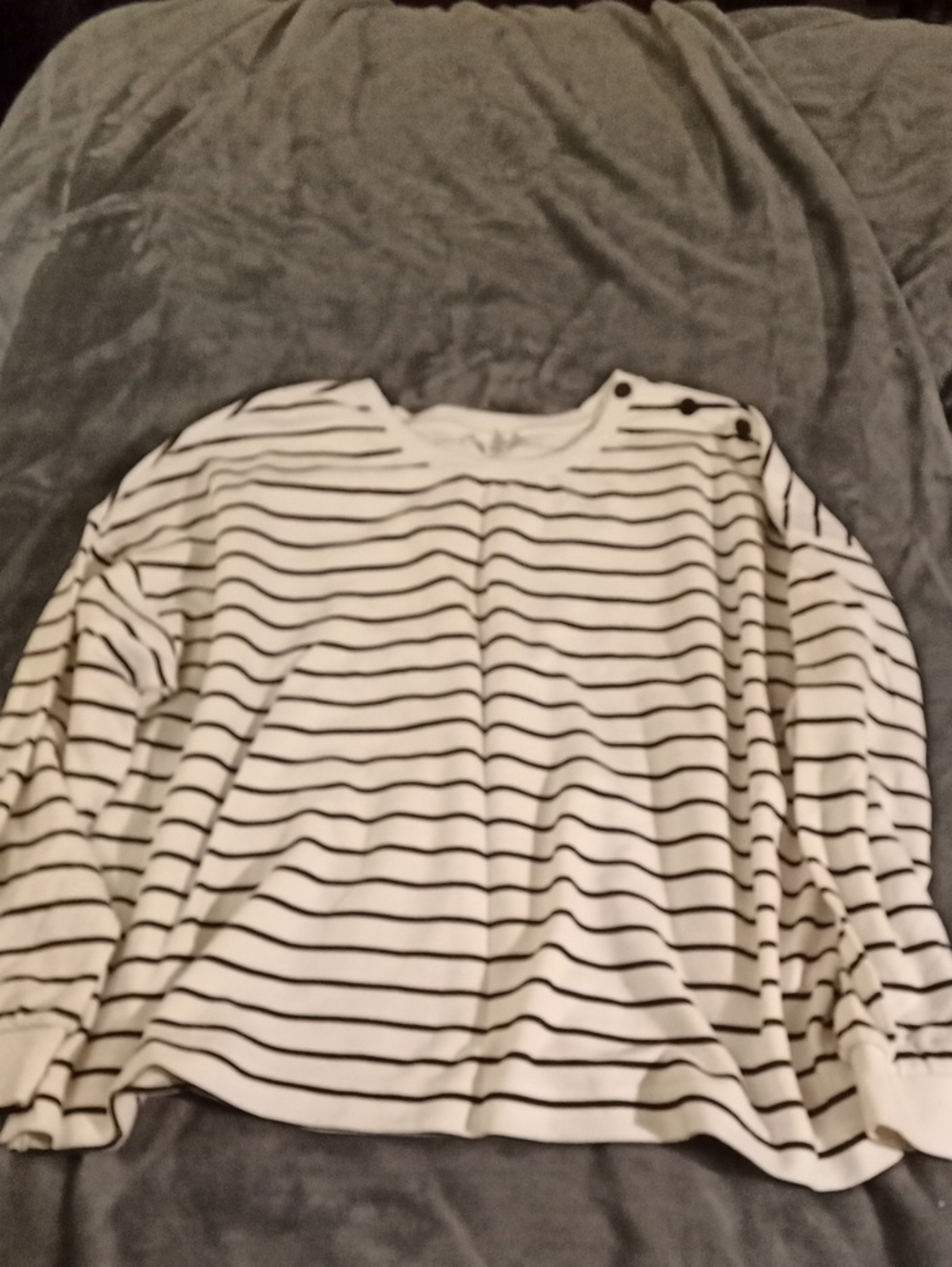 Reitmans White Long-Sleeve Top with Black Stripes